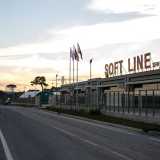 Per raggiungere Torre di Lesco imbocchiamo la statale 96 sino ad arrivare quasi all�ingresso di Altamura. Siamo all�altezza di una grossa industria di divani: la Soft Line